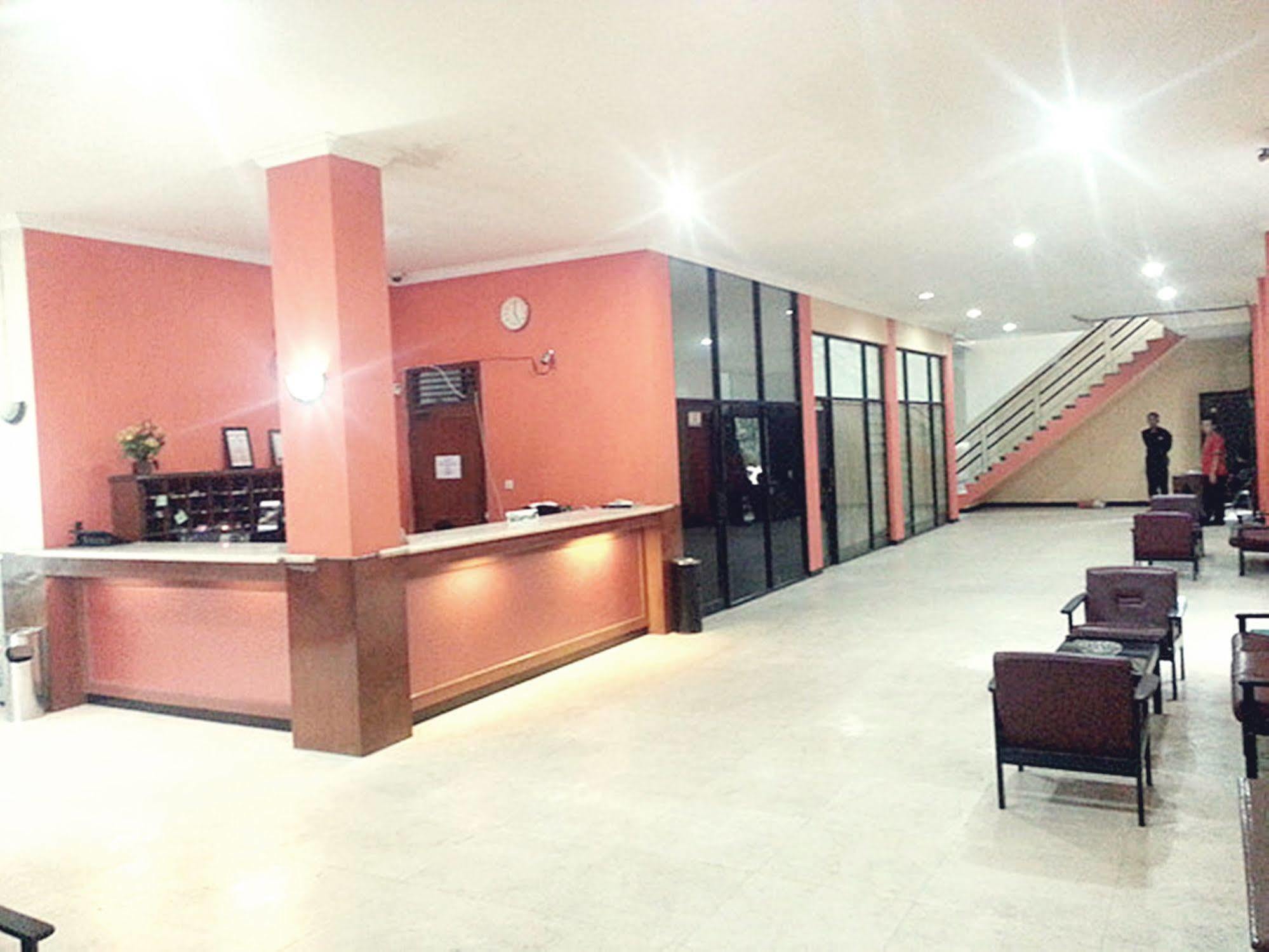 Super Oyo Collection O 92130 Hotel Fiducia Kaji Jakarta Bagian luar foto
